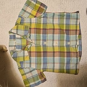 Baby Gap short sleeve button down shirt in Size 18-24 months.